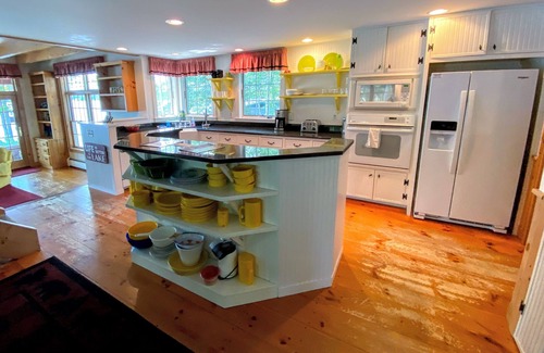 Whitefield House | FL Amazing Lake House 20 min from Bretton Woods. Stunning water views! Bonus Room.