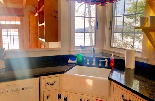 Whitefield House | FL Amazing Lake House 20 min from Bretton Woods. Stunning water views! Bonus Room.