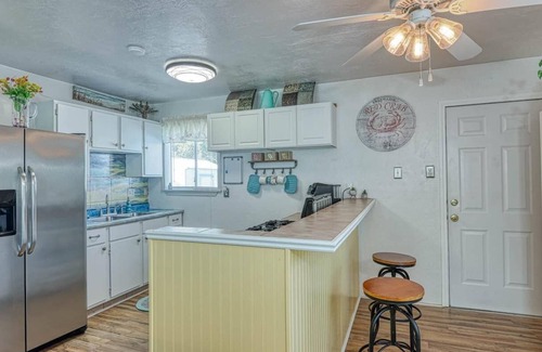 Aransas Pass Cottage | Flam Buoy! 2/1 cottage w fire pit/giant checkers