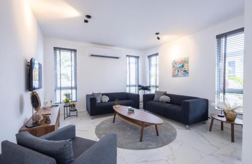 Jan Thiel House | Flamingo Lake Resort
