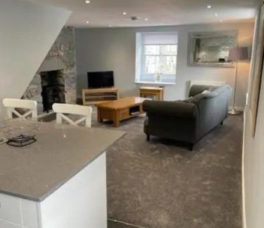 Tremadog Apartment | Flat 2 - Y Sgwar Restaurant