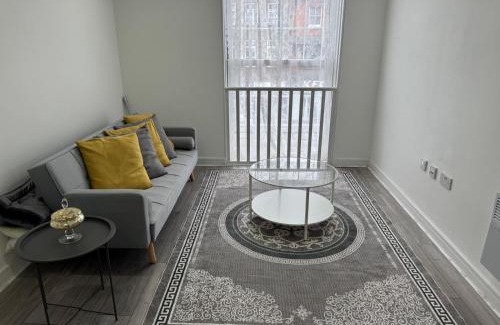 Epsom Apartment | Flat 3 - Epsom High Street