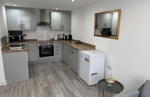 Epsom Apartment | Flat 3 - Epsom High Street