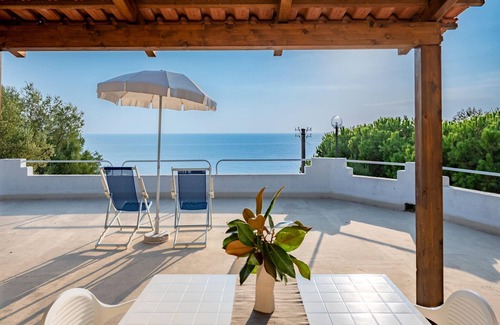 Marina di Pisciotta Apartment | Flat in Caprioli di Pisciotta with sea view