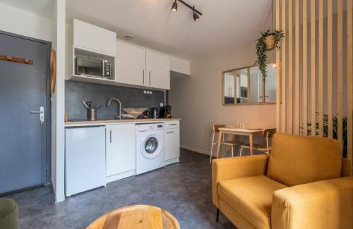 Croix Apartment | Flat near Parc Barbieux with terrace