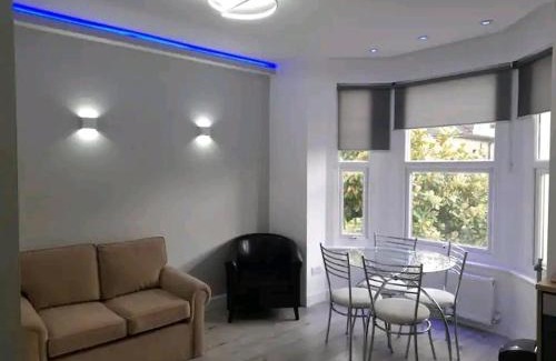 Hendon Apartment | Flat - Sleeps 4 & free parking