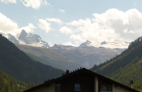 Taesch Apartment | Flat with private terrace