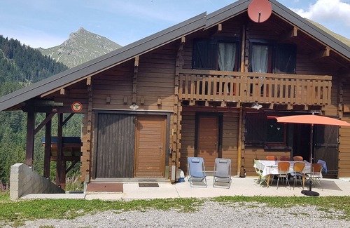 Le Praz de Lys Ski Chalet | Flat within chalet with superb view - 10 people