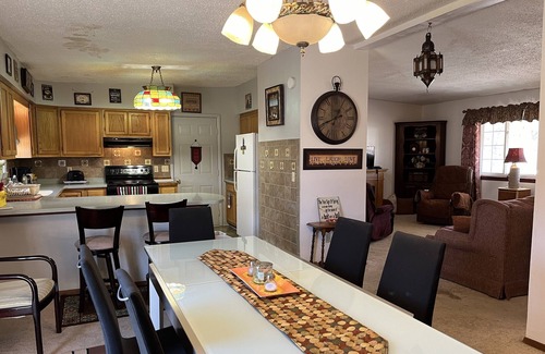 Oneonta House | Fleur de Lis - Ranch home near Oneonta baseball tournaments, fire pit