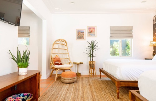 Uptown Design District Hotel | Fleur Noire Hotel - 21 and Over
