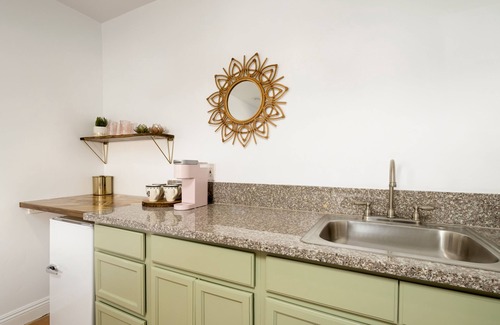 Uptown Design District Hotel | Fleur Noire Hotel - 21 and Over