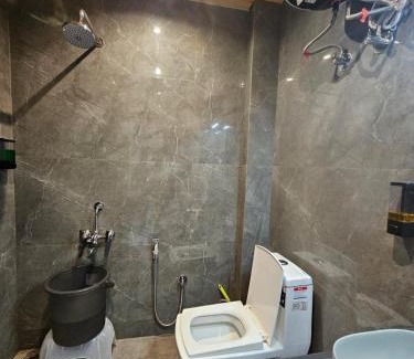 Mussoorie Hotel | Flex On Edge - A Mountain View Luxury Property