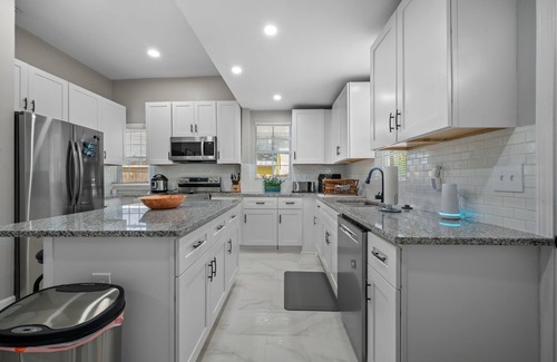 Mechanicsville House | Flexible Relocation Stay: Spacious, Pet-Friendly, w/Utilities near Mid/Downtown