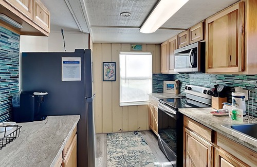 Bermuda Beach House | Flip Flop Beachside | Community Pool & Beach Access!