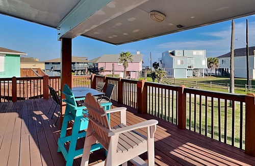 Bermuda Beach House | Flip Flop Beachside | Community Pool & Beach Access!