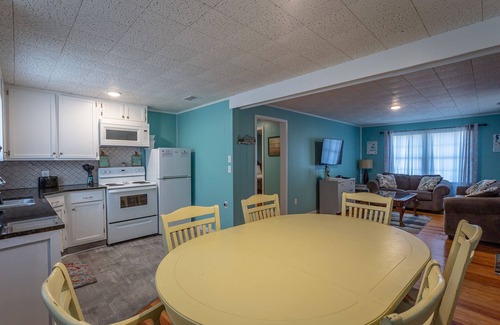 Carrabelle House | Flip Flop' N 2BR/2BA Home- Down Town Carrabelle
