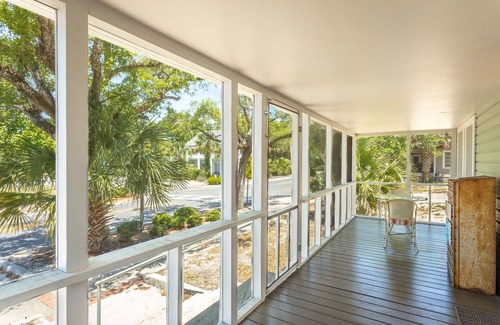 Carrabelle House | Flip Flop' N 2BR/2BA Home- Down Town Carrabelle