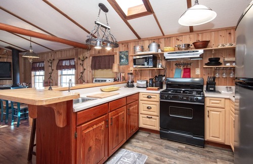 Apalachicola Boat Rental | Floating Houseboat - A Fisherman's Retreat!