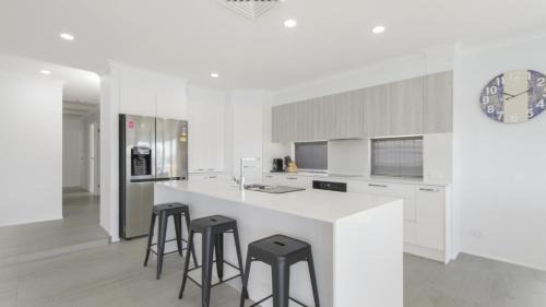 Port Macquarie House | FLOATING ON THE CANALS - 80 COMMODORE CRES