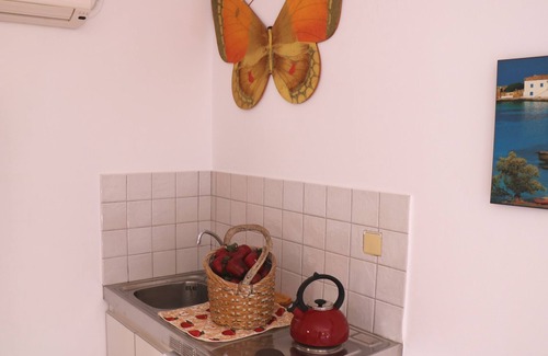 Adamas Apartment | Flora's Red Studios