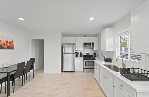 Lynwood House | Florence LA - 5 miles away from SOFI