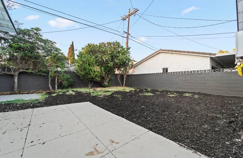 Lynwood House | Florence LA - 5 miles away from SOFI