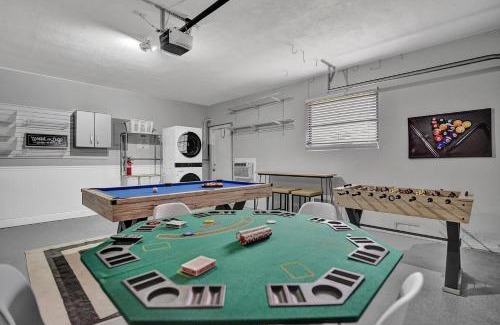 Plantation House | Florida Dream Home: Pool Lakeview Game Room ~
