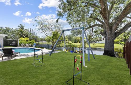 Plantation House | Florida Dream Home: Pool Lakeview Game Room ~