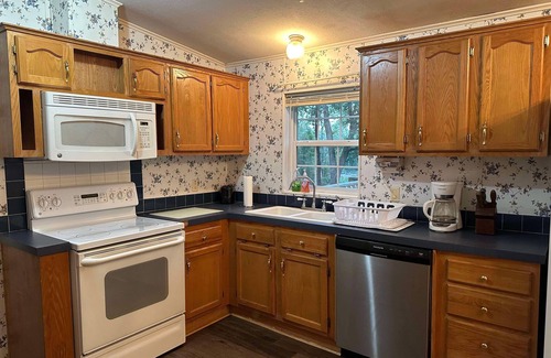 Fort White House | Florida Springs Escape, 10 Private Acres, 4 beds, just Mins to several Springs