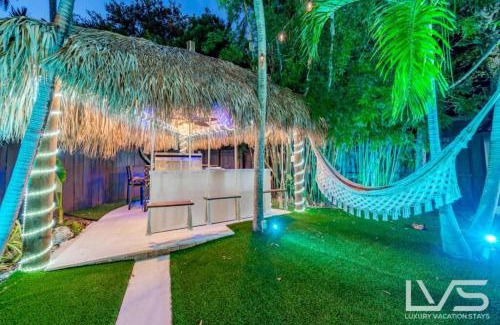 Victoria Park House | Floridita 5Bed 4Bath FTL Paradise with Tiki Hut Heated Pool