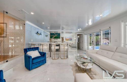 Victoria Park House | Floridita 5Bed 4Bath FTL Paradise with Tiki Hut Heated Pool