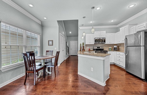 Bentonville House | Flourishing Palm Place 3 BR 2 BA near XNA