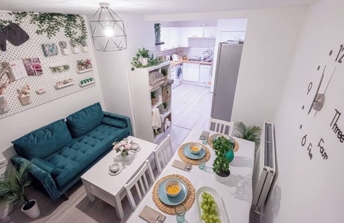 Great Houghton Apartment | Flower at Forest Home