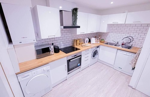 Great Houghton Apartment | Flower at Forest Home