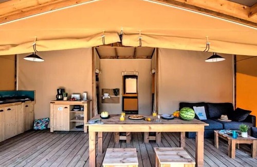 Loix House | Flower Camping Les Ilates * - Ecolodge Cotton canvas COMFORT 35m² (2 bedrooms) including 11m² covered terrace + TV for 5 people