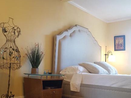 Queens Apartment | Flushing Meadows-Queensboro Hill Gem