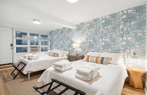 Folly Beach Hotel | Folliday Inn - The Coronado - Room 11