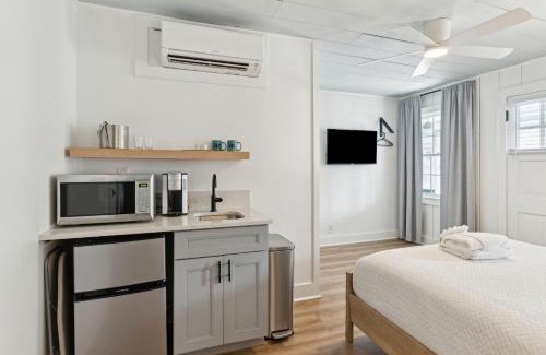Folly Beach Hotel | Folliday Inn - The Continental - Room 23