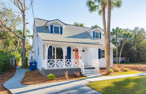 Folly Beach House | Folly Vacation Beautiful Beach Cottage 209-A