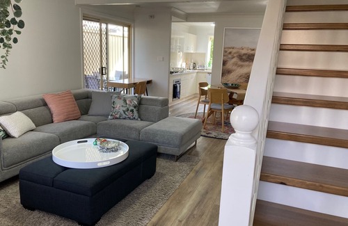 Lake Illawarra House | Footsteps to sand, surf & sun at Warilla Beach