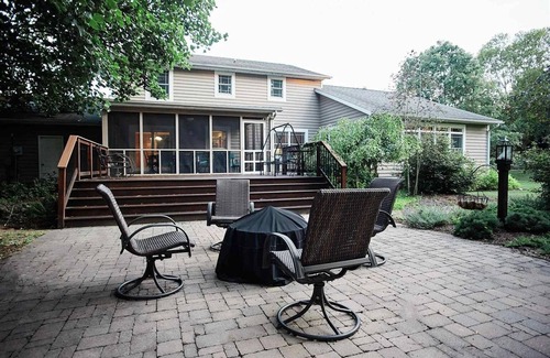 Bloomington House | For Bloomington Solar Eclipse: Fabulous 4-bedroom house w/WiFi on 1 acre