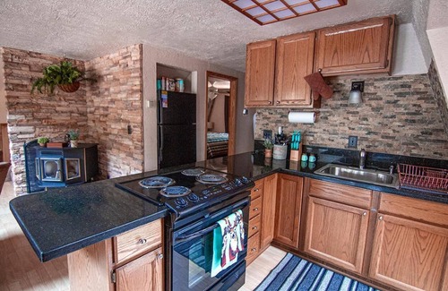 Meadow View Heights Cabin | Forest Getaway Spacious & Family-Friendly