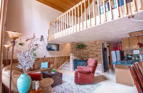 Meadow View Heights Cabin | Forest Getaway Spacious & Family-Friendly