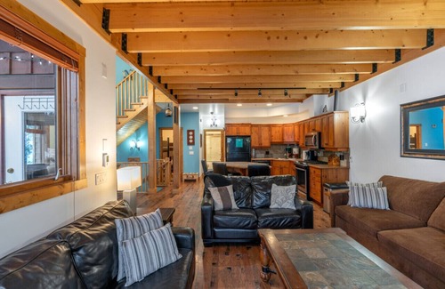 The Forest Apartment | Forest Lane Hideaway-Sleeps 18 w/Private Hot Tub