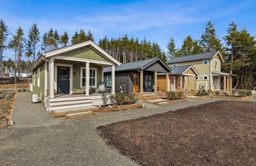 Pacific Beach House | Forest Moon by Seabrook Hospitality