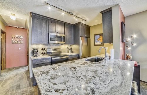 Frisco Condo | Forest Park F