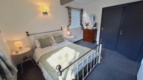 Hartland House | Forest Retreat Sleeps 4 2 Bed Parking