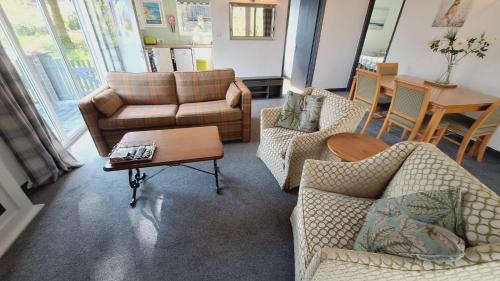 Hartland House | Forest Retreat Sleeps 4 2 Bed Parking