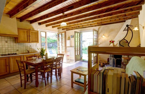 La Versanne Cottage | Forest Retreat: Spacious Cottage & Studio with Fireplace, Terrace, Games, and Pet-Friendly