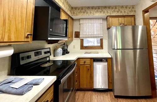 Mount Ida Condo | Forest view, log-sided two bedroom, two bath condo on Lake Ouachita. 2 Condo by RedAwning